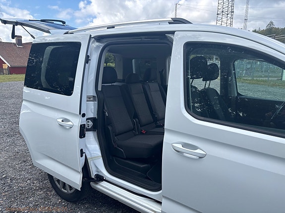 Ford Connect Tourneo 11 of 27