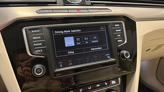 Volkswagen Passat 21 of 30