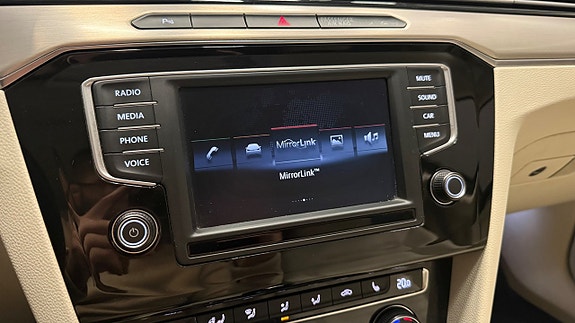 Volkswagen Passat 22 of 30