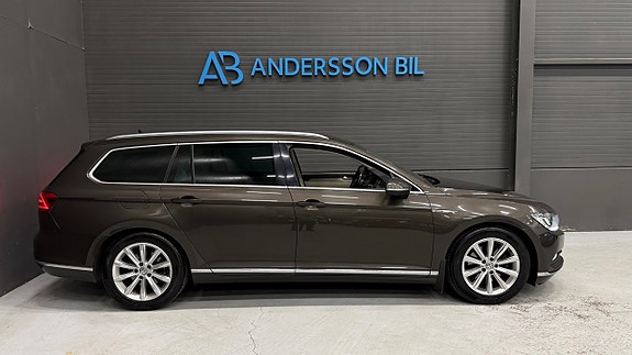 Volkswagen Passat 5 of 30