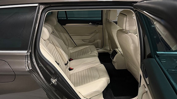 Volkswagen Passat 15 of 30