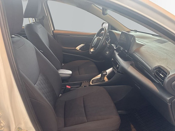 Toyota Yaris 8 of 12