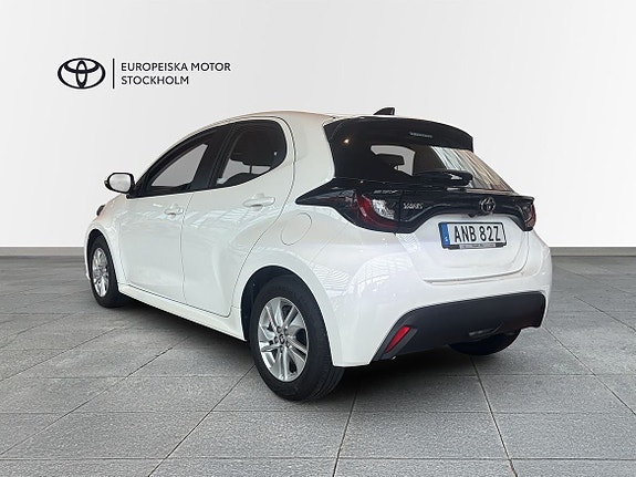 Toyota Yaris 4 of 12