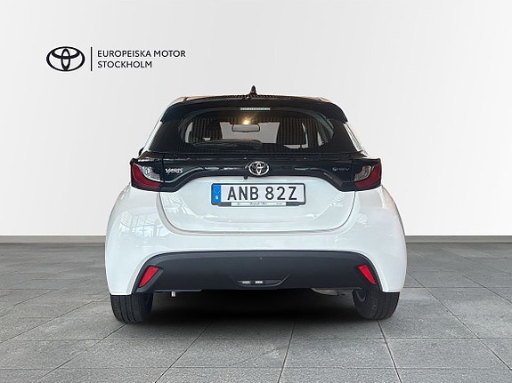 Toyota Yaris 6 of 12