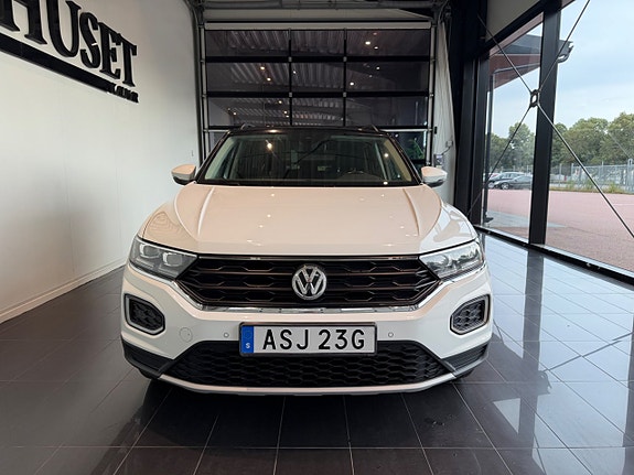Volkswagen T-Roc 2 of 12