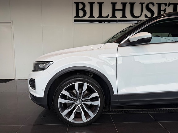Volkswagen T-Roc 4 of 12