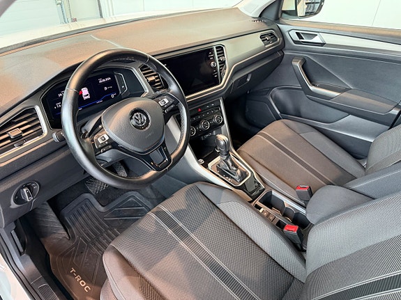Volkswagen T-Roc 8 of 12