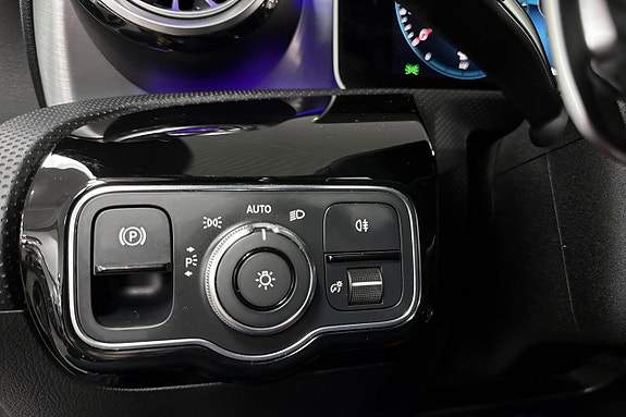 Mercedes-Benz CLA35 16 of 21