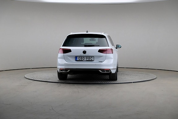 Volkswagen Passat 2 of 3