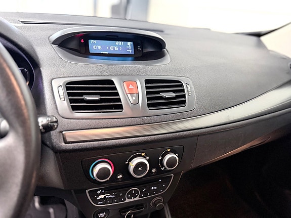 Renault Megane 11 of 14