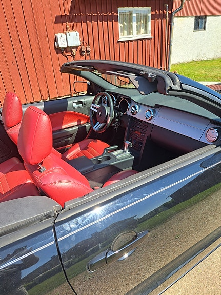 Ford Mustang 4 of 5