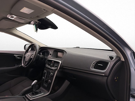 Volvo V40 Cross Country 12 of 24