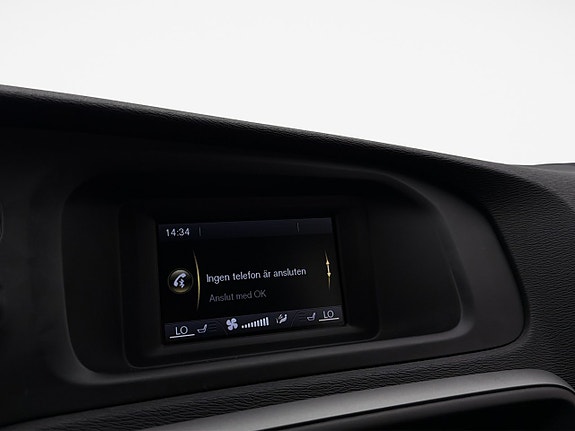 Volvo V40 Cross Country 18 of 24