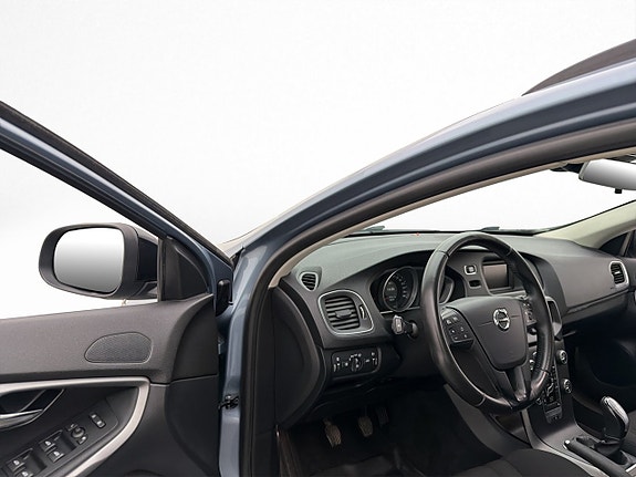 Volvo V40 Cross Country 8 of 24