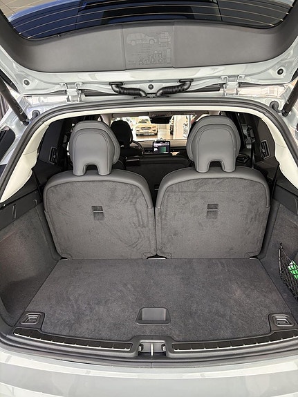 Volvo EX90 14 of 16