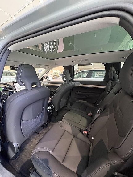 Volvo EX90 8 of 16