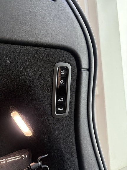Volvo EX90 15 of 16