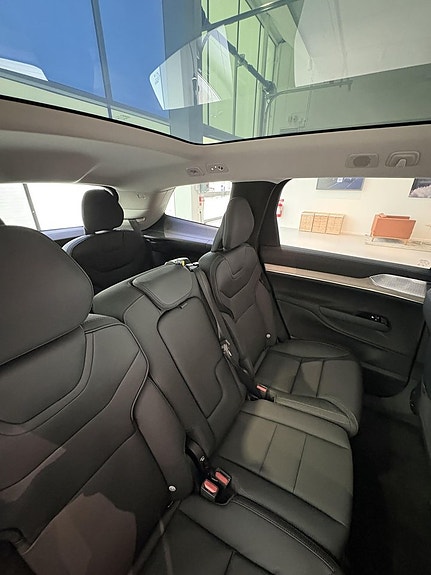 Volvo EX90 4 of 16