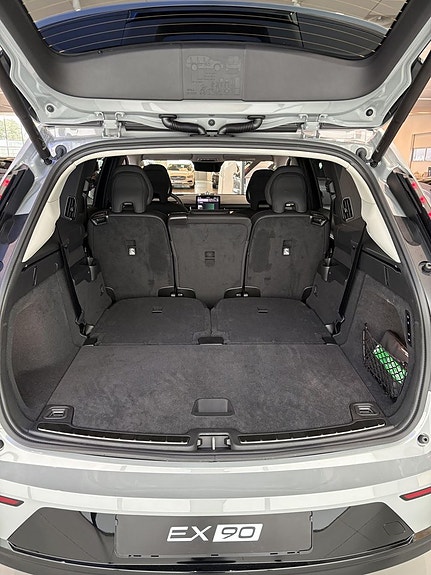 Volvo EX90 9 of 16
