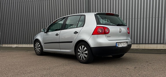 Volkswagen Golf V 5 of 5