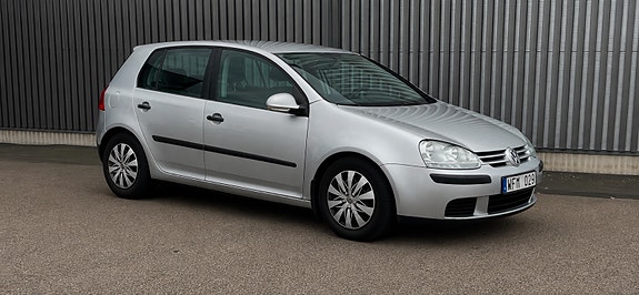 Volkswagen Golf V 2 of 5