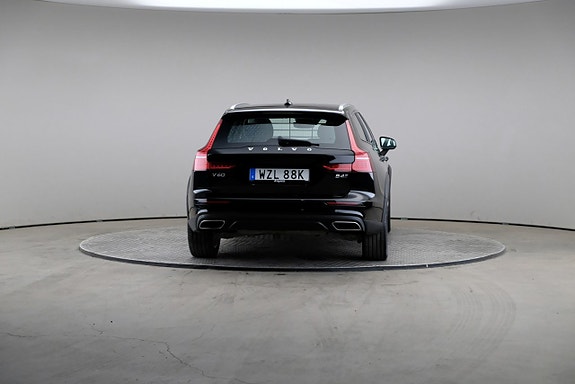 Volvo V60 Cross Country 2 of 3
