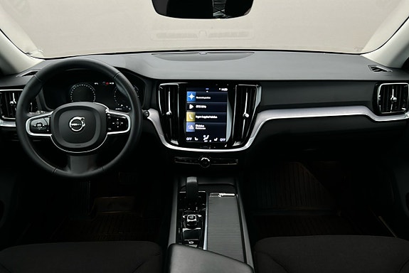 Volvo V60 Cross Country 3 of 3