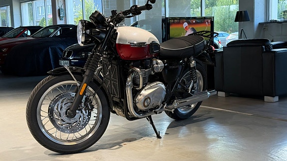 Triumph Bonneville T120 Motone Premium // 171mil 2 of 27