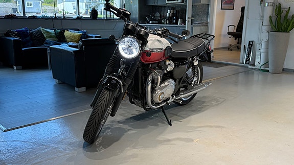 Triumph Bonneville T120 Motone Premium // 171mil 18 of 27