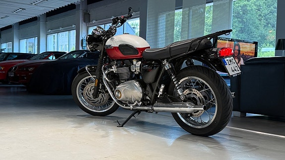 Triumph Bonneville T120 Motone Premium // 171mil 20 of 27