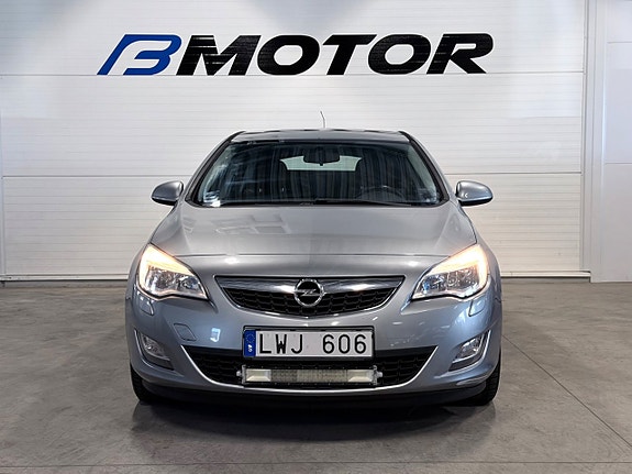Opel Astra 2 of 14