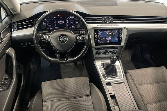 Volkswagen Passat 12 of 13