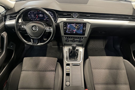 Volkswagen Passat 11 of 13