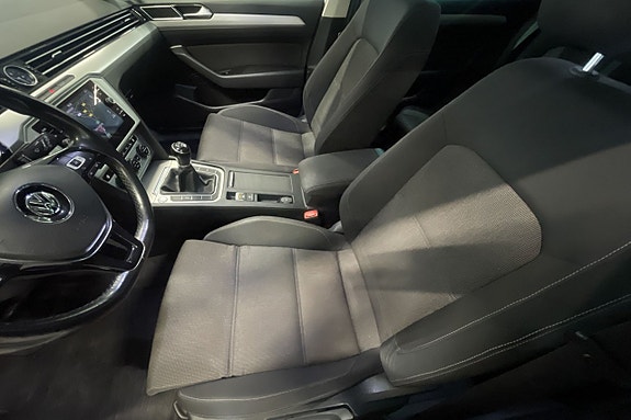 Volkswagen Passat 7 of 13