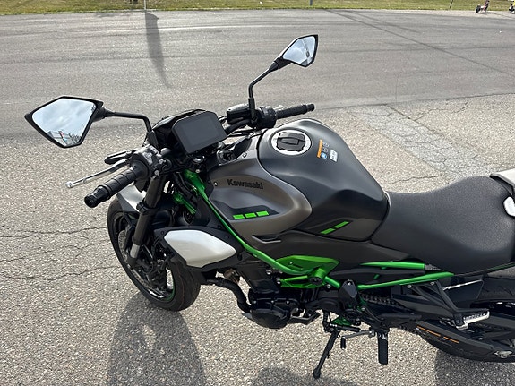 Kawasaki Z900 3 of 4