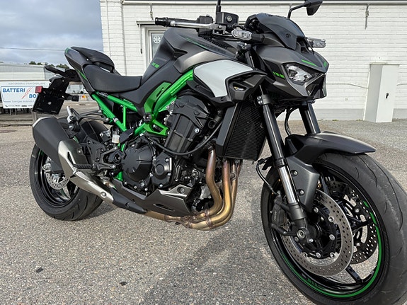 Kawasaki Z900 2 of 4