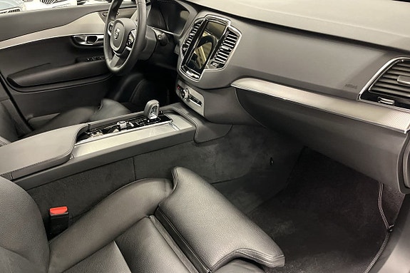 Volvo XC90 8 of 16