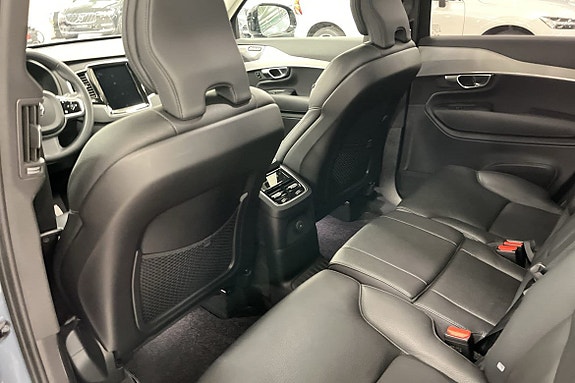 Volvo XC90 13 of 16
