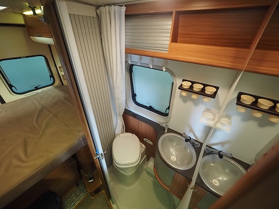 Adria Twin SP 120hk | Markis | Dragkrok | Under 6m | Plåtis 12 of 18