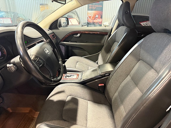 Volvo XC70 8 of 13