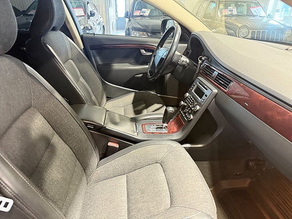 Volvo XC70 11 of 13