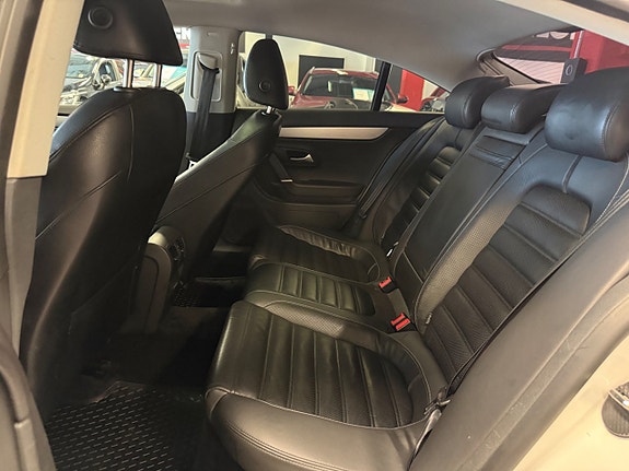 Volkswagen Passat CC 16 of 20