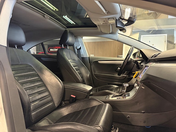 Volkswagen Passat CC 17 of 20