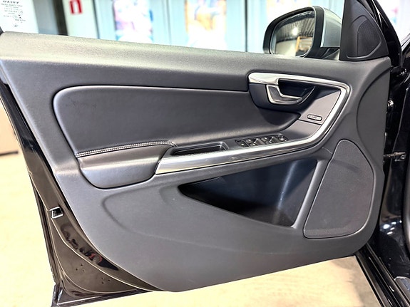 Volvo V60 15 of 17