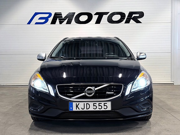 Volvo V60 2 of 17