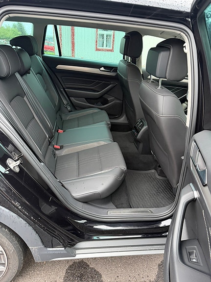 Volkswagen Passat Alltrack 6 of 9