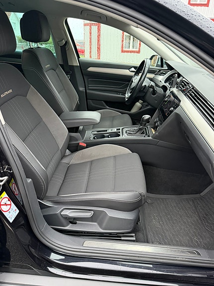 Volkswagen Passat Alltrack 5 of 9