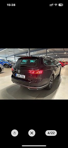 Volkswagen Passat Alltrack 2 of 9
