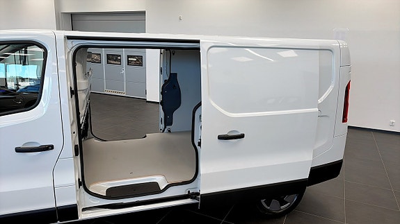 Renault Trafic 23 of 26