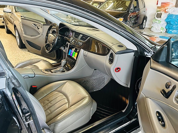 Mercedes-Benz CLS350 10 of 21